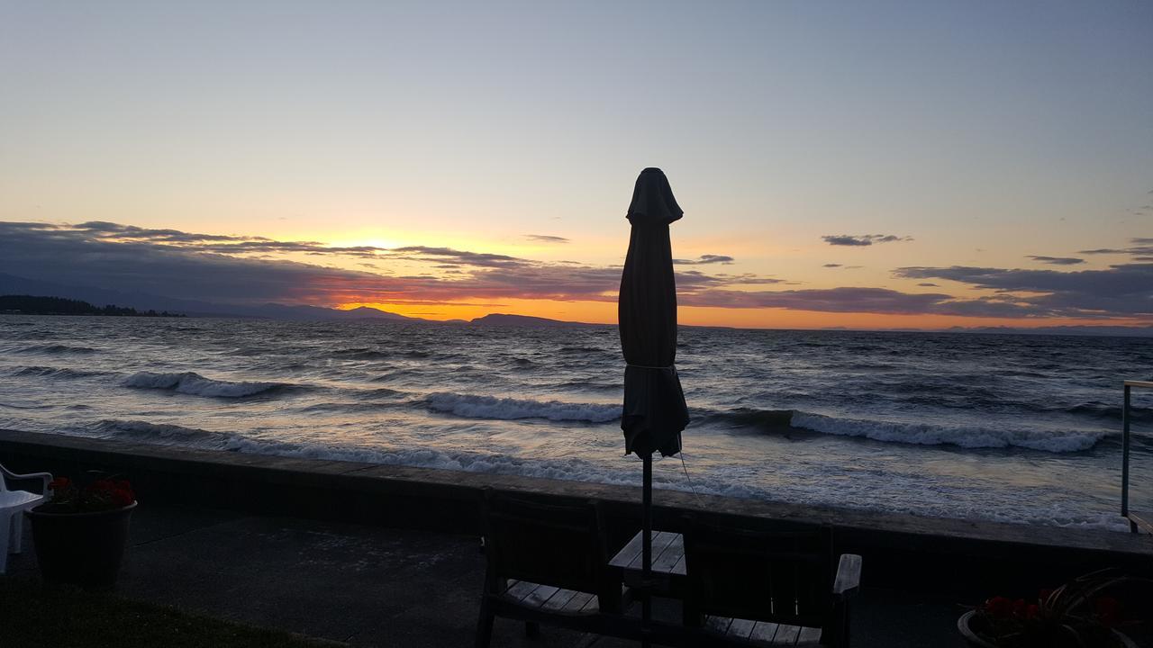 Sand Pebbles Inn Qualicum Beach Exterior foto